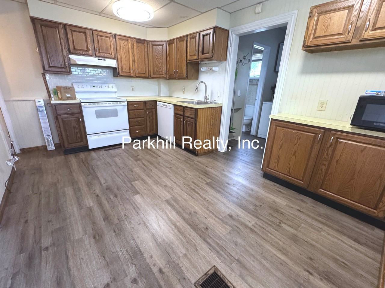 211 E Pennsylvania Ave - Photo 2 of 14