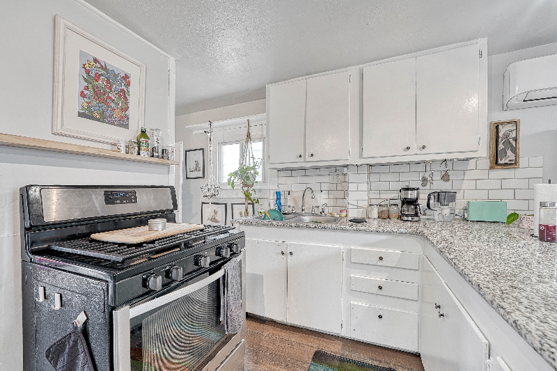 230 E Harrison St - Photo 5 of 17