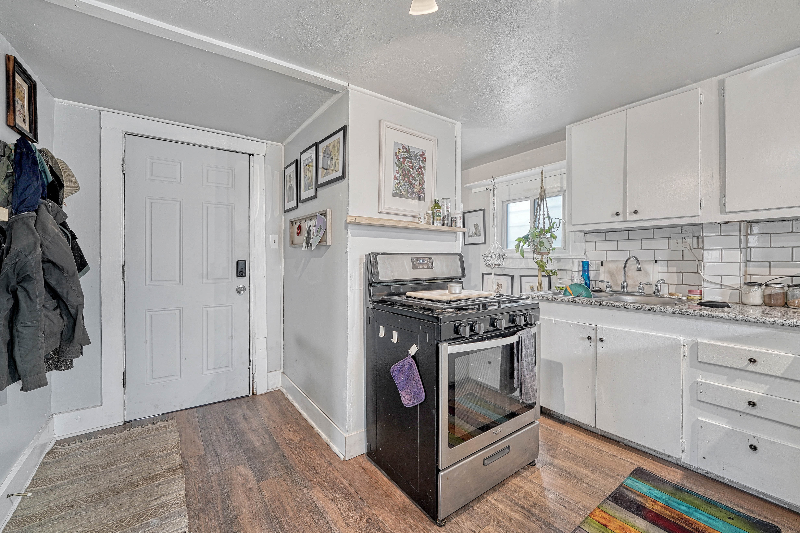 230 E Harrison St - Photo 6 of 17