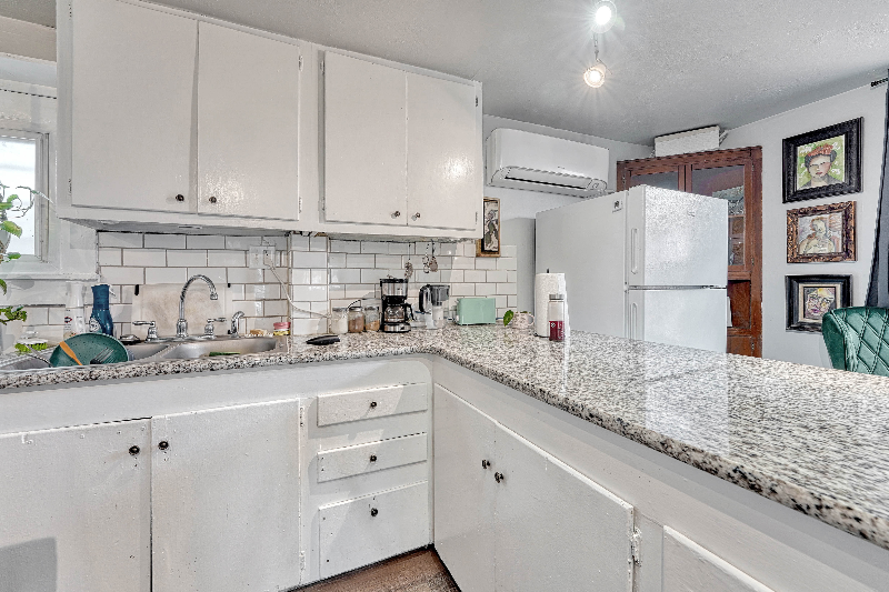 230 E Harrison St - Photo 7 of 17