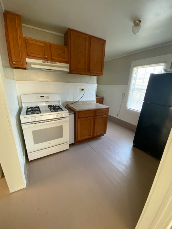 505 1/2 E Main St - Photo 4 of 11