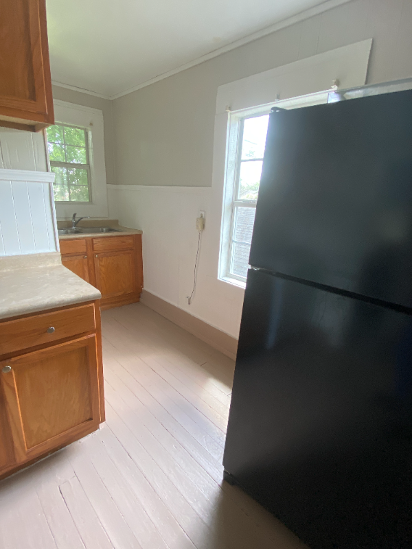 505 1/2 E Main St - Photo 5 of 11