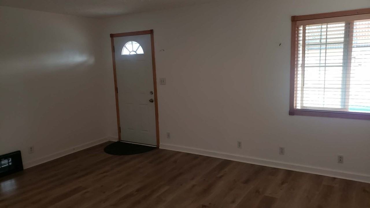 923 E Glass Ave - Photo 4 of 12