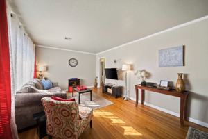 featured image of 1206 Oakwood Dr