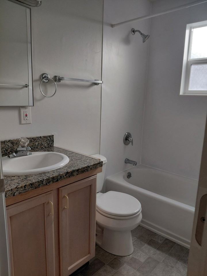 2240 Nw 58th St #2 - Photo 7 of 11