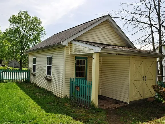 614 N Main St - Photo 4 of 16