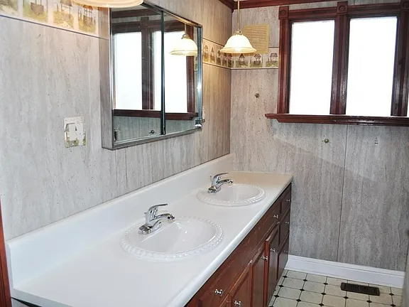 614 N Main St - Photo 6 of 16