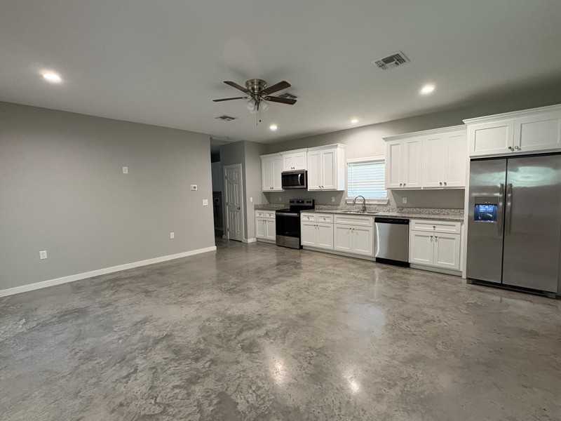 330 Spring Lake Dr - Photo 4 of 10