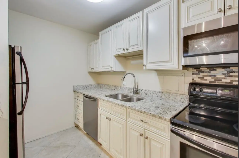 1516 Hinman Ave #211 - Photo 4 of 13