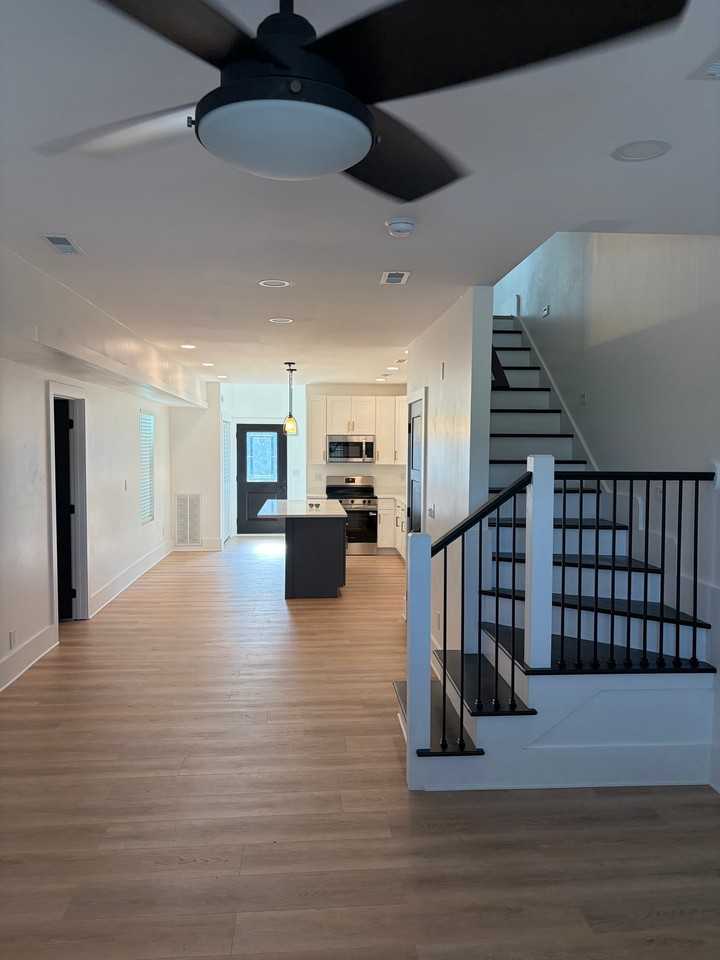 704 Main St - Photo 4 of 13