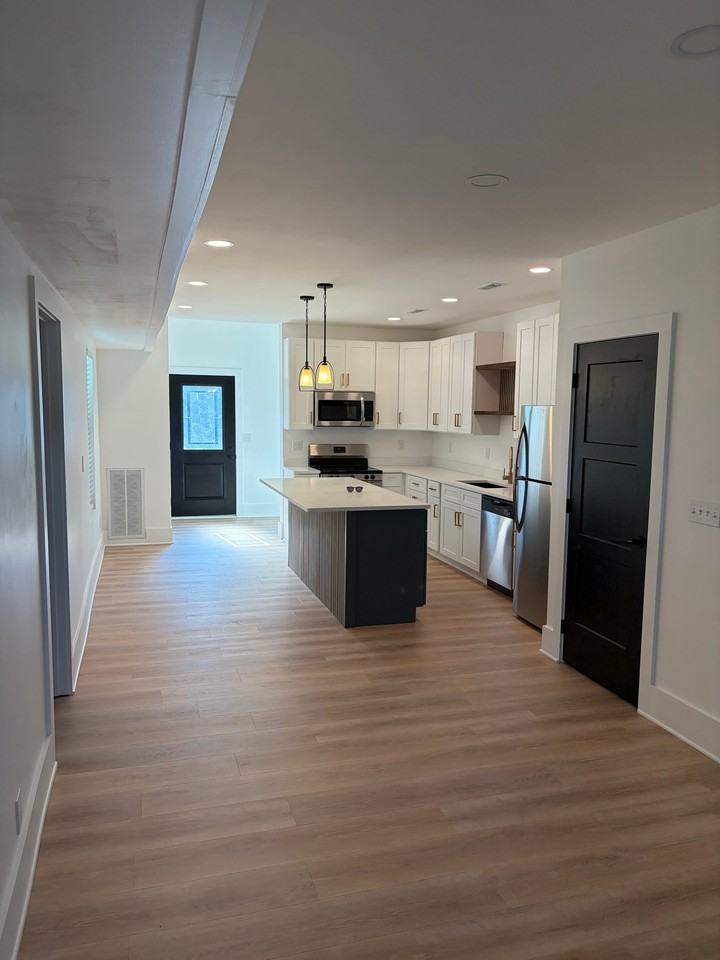 704 Main St - Photo 5 of 13