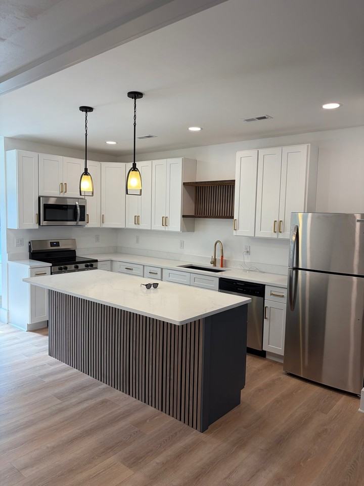 704 Main St - Photo 6 of 13