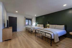 featured image of 1078 E White Mountain Blvd #5