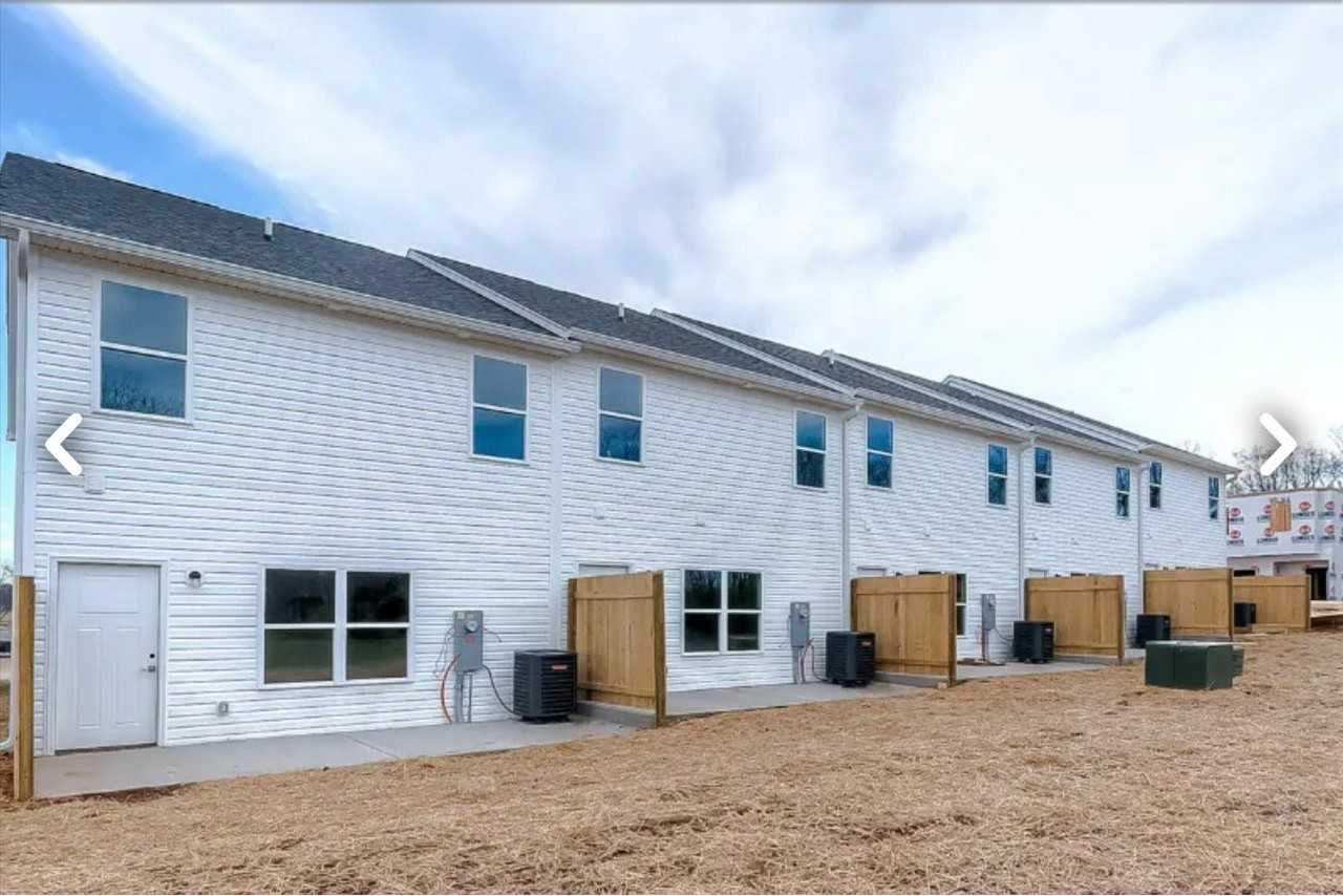 305 Robert M Green Dr - Photo 2 of 15