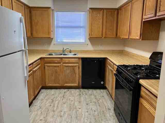 5708 Coral Cir - Photo 3 of 20