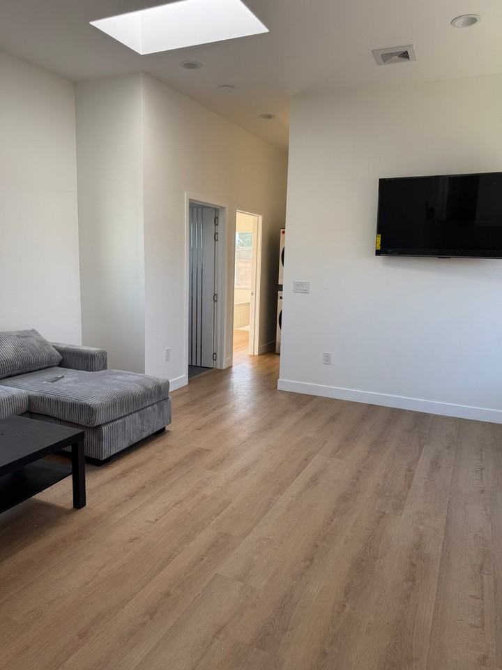 11135 Faye Ave - Photo 4 of 7