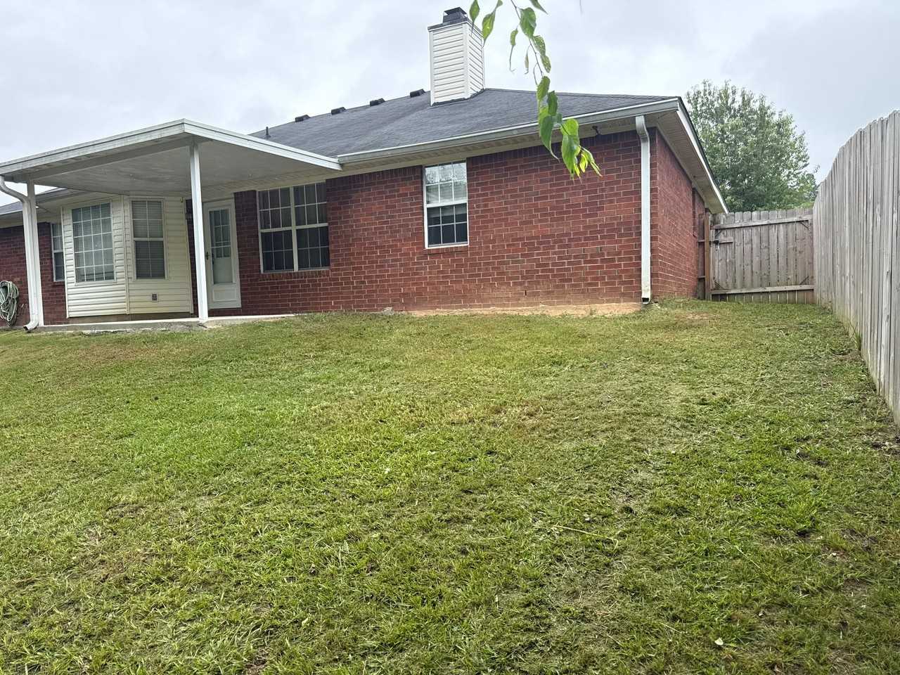 335 Washington St - Photo 4 of 4