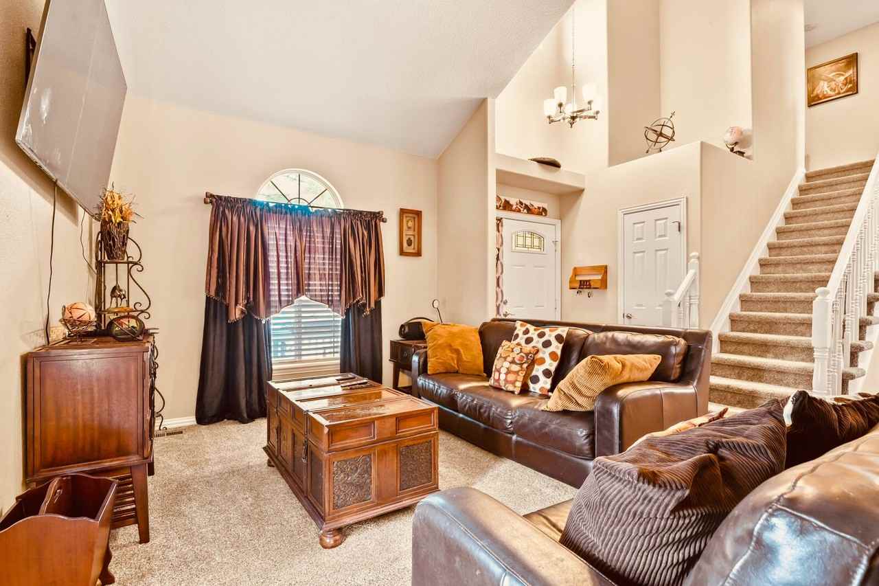 2921 S Tower Way - Photo 5 of 15