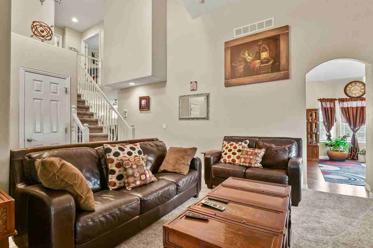 2921 S Tower Way - Photo 6 of 15