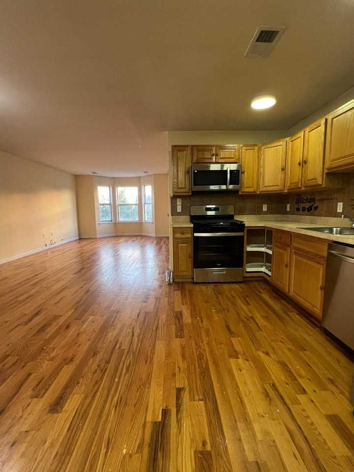 209 Franklin St #2 - Photo 3 of 10