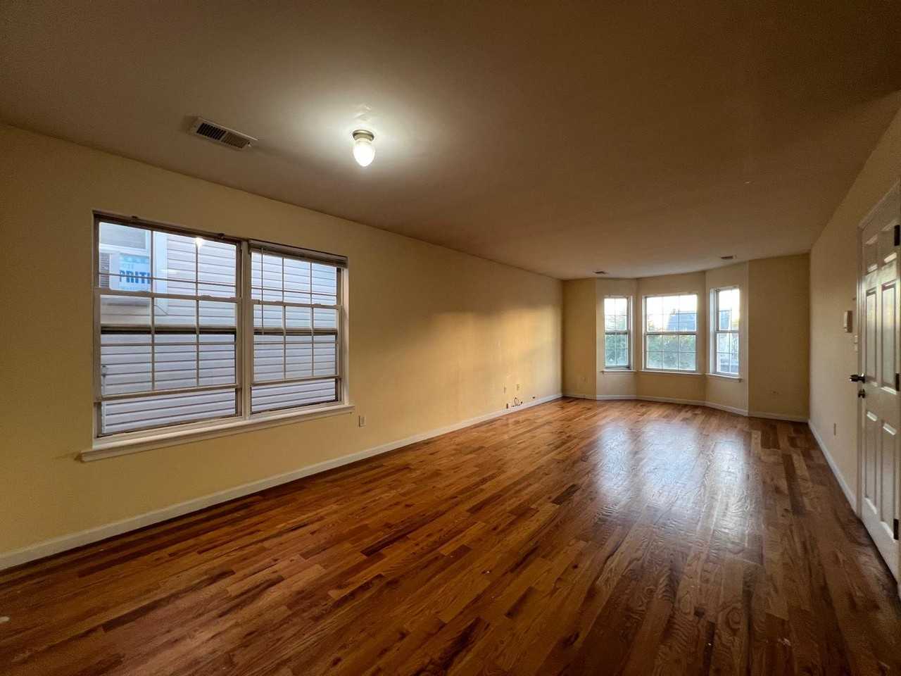 209 Franklin St #2 - Photo 5 of 10