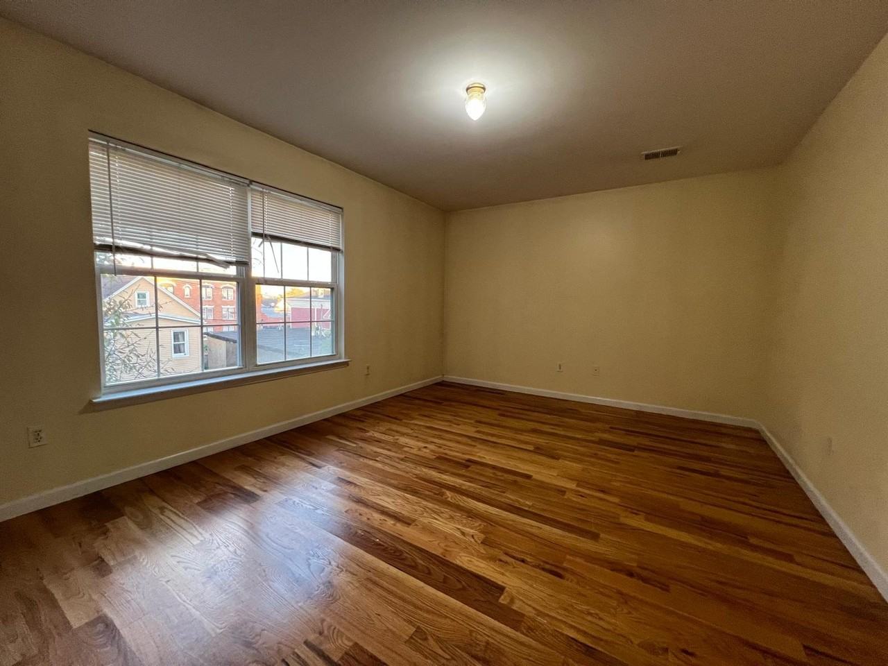 209 Franklin St #2 - Photo 7 of 10