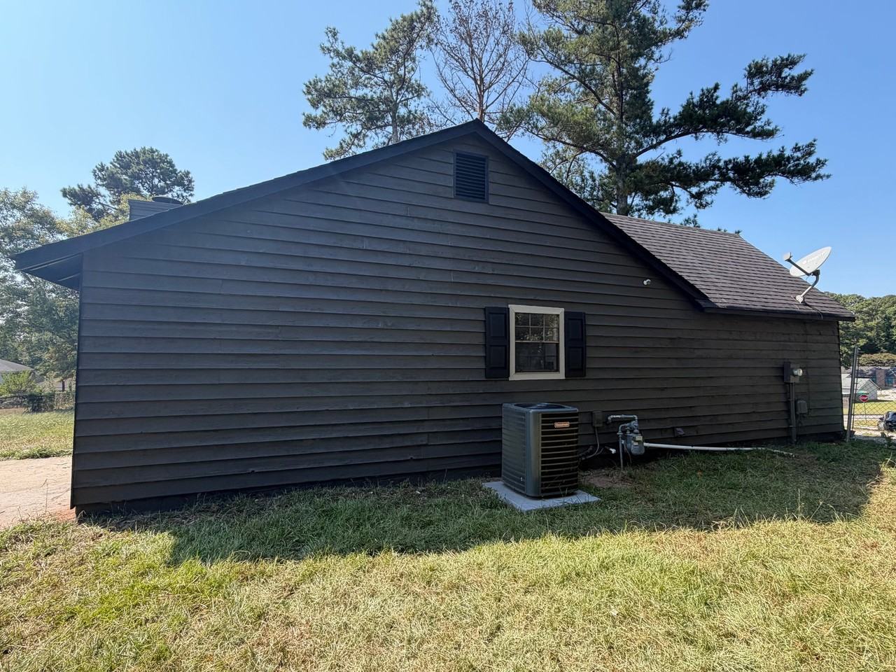 414 Crest Ct - Photo 3 of 7