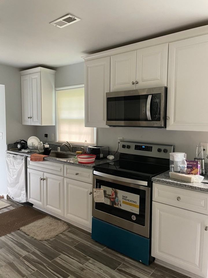 809 Broadfield Dr - Photo 2 of 11