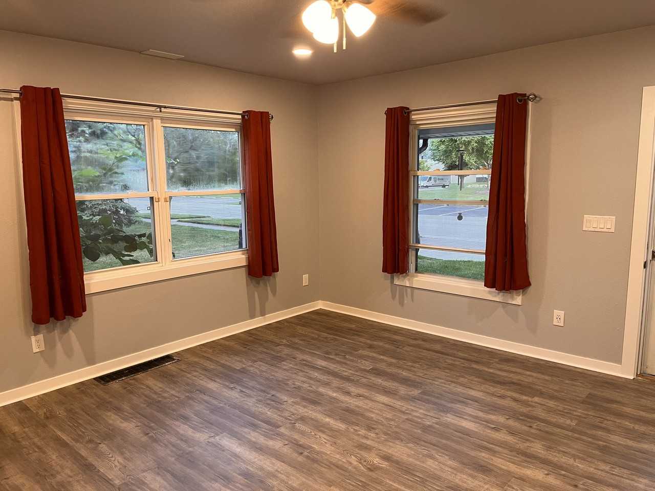 10936 Toledo St - Photo 2 of 10