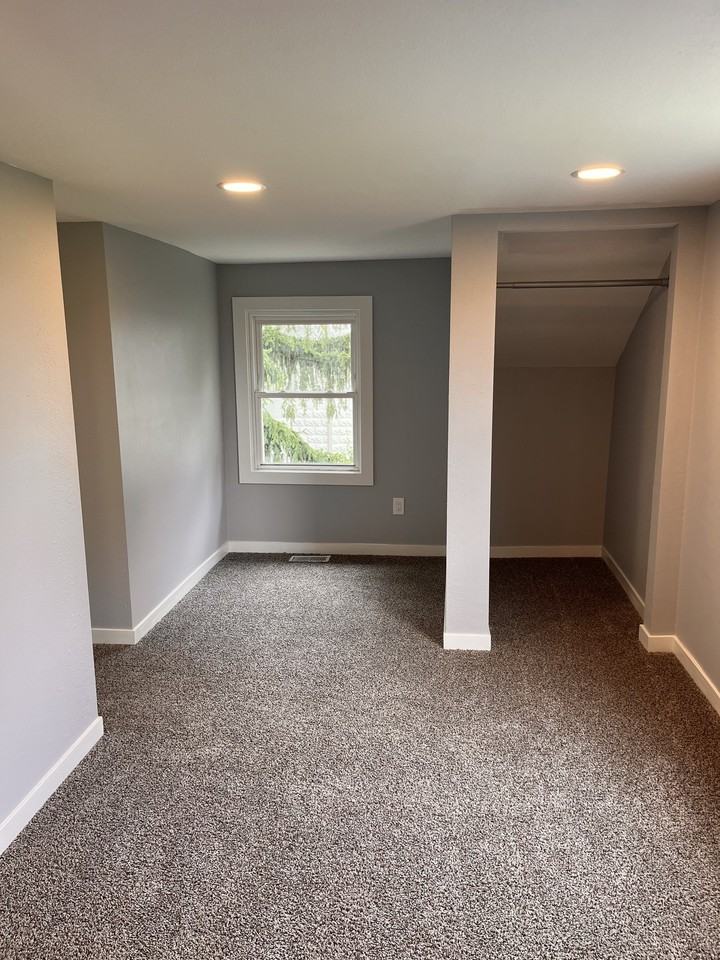 10936 Toledo St - Photo 5 of 10