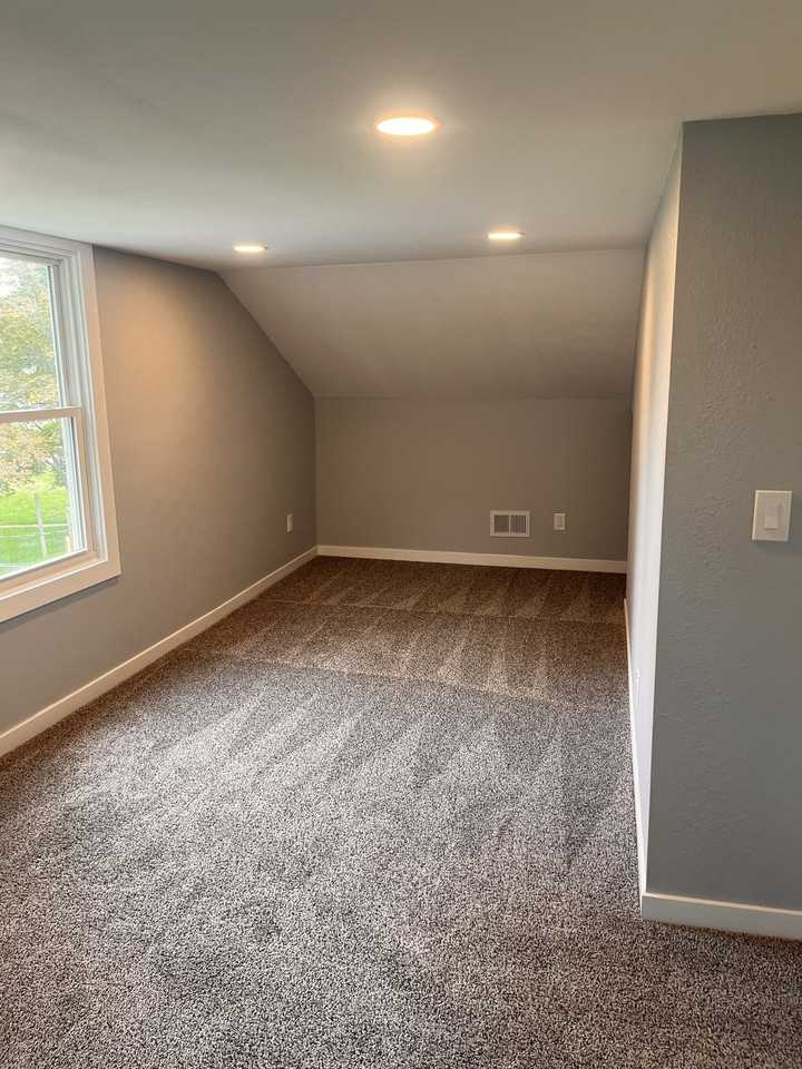 10936 Toledo St - Photo 6 of 10