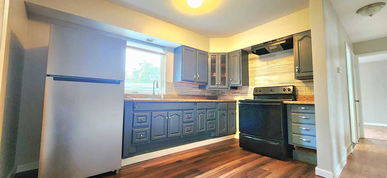 4736 E 44th Ter - Photo 2 of 13
