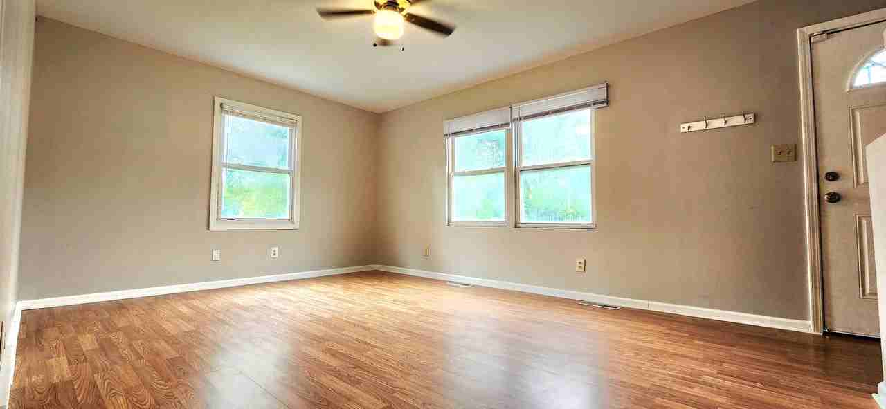 4736 E 44th Ter - Photo 3 of 13