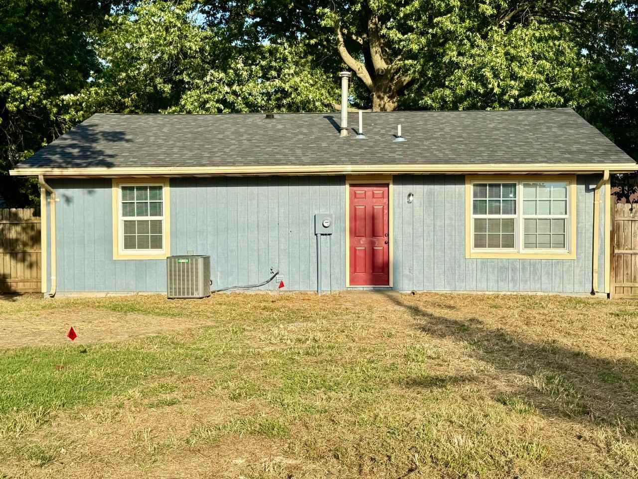 931 Line St - Photo 3 of 18