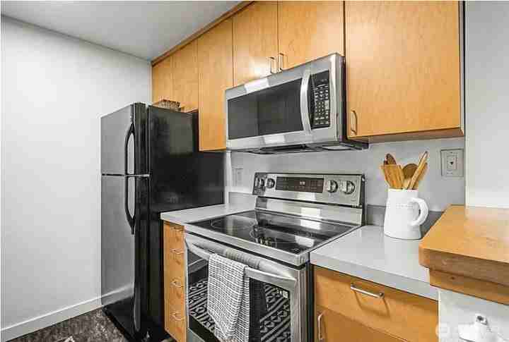4111 Whitman Ave N #402 - Photo 3 of 12