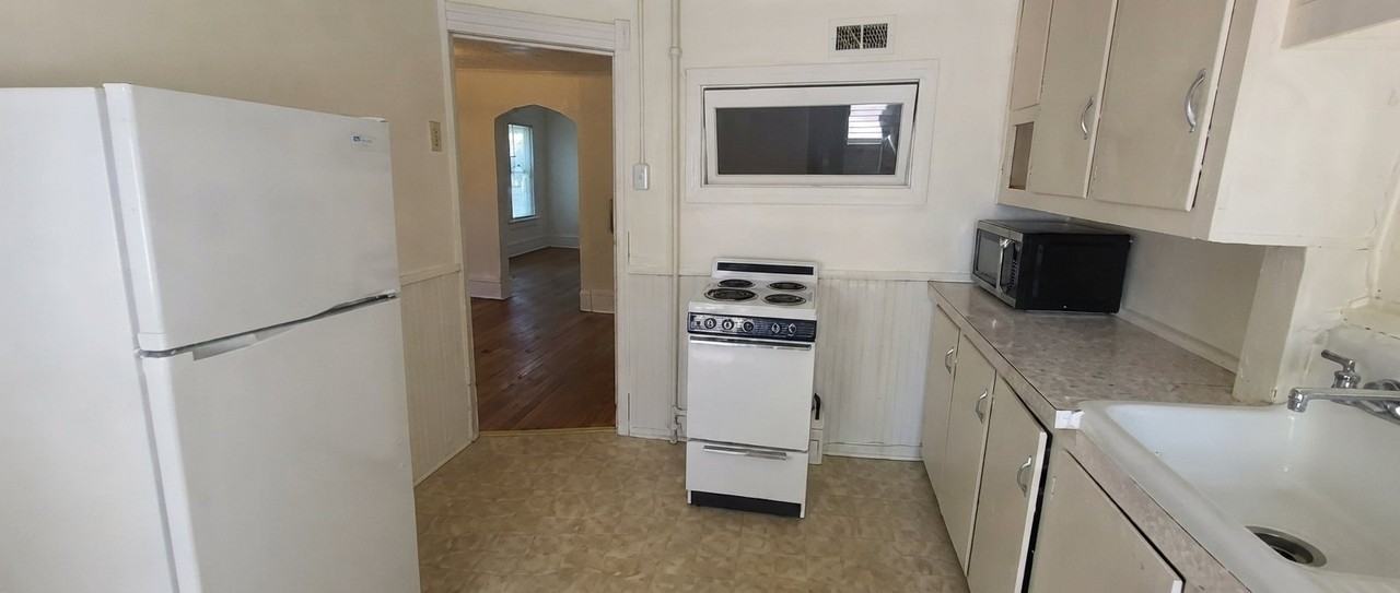 213 1/2 Leitch St #213-1-2 - Photo 2 of 5