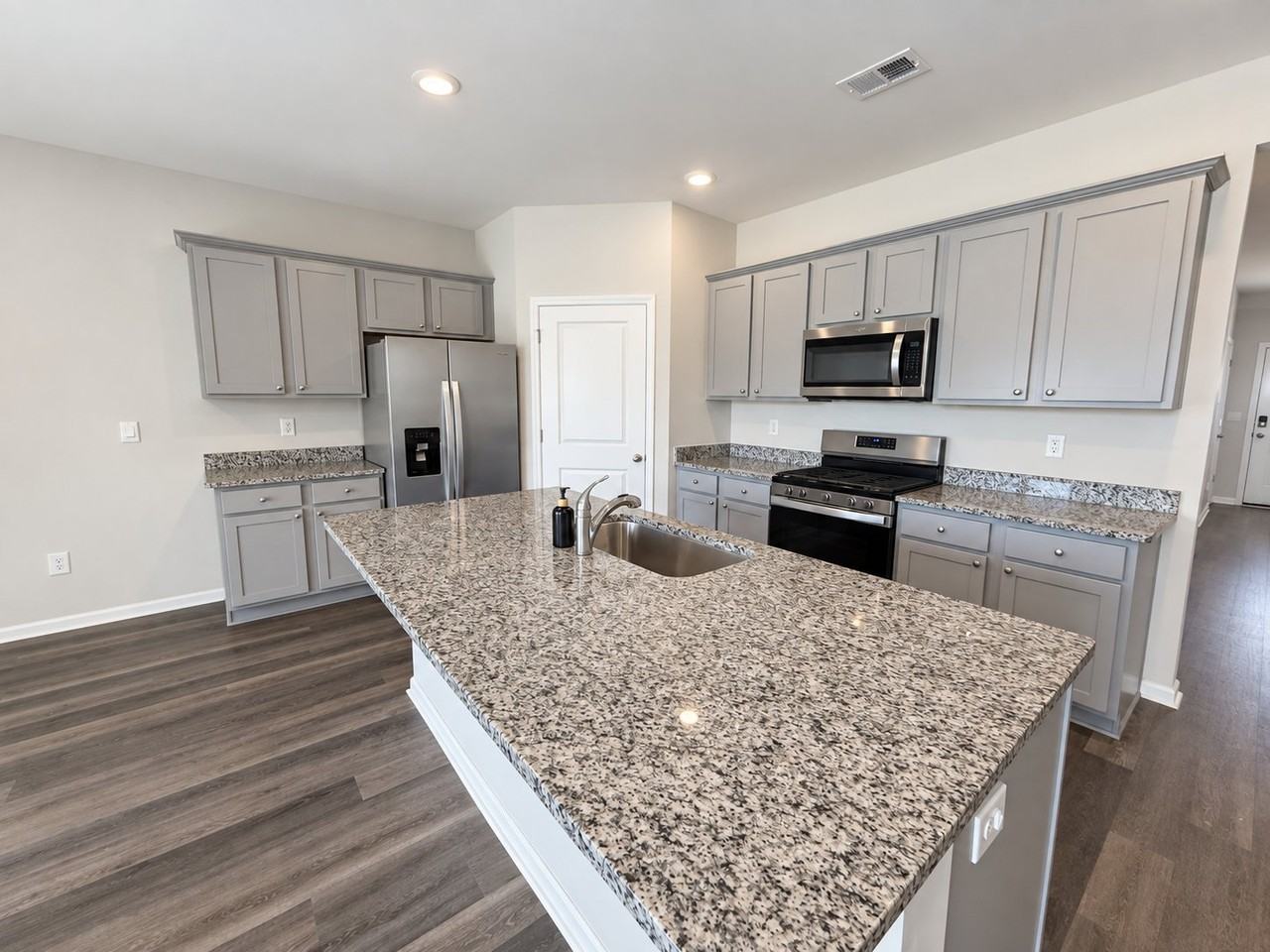 1508 Oyster Bay Ct - Photo 4 of 22