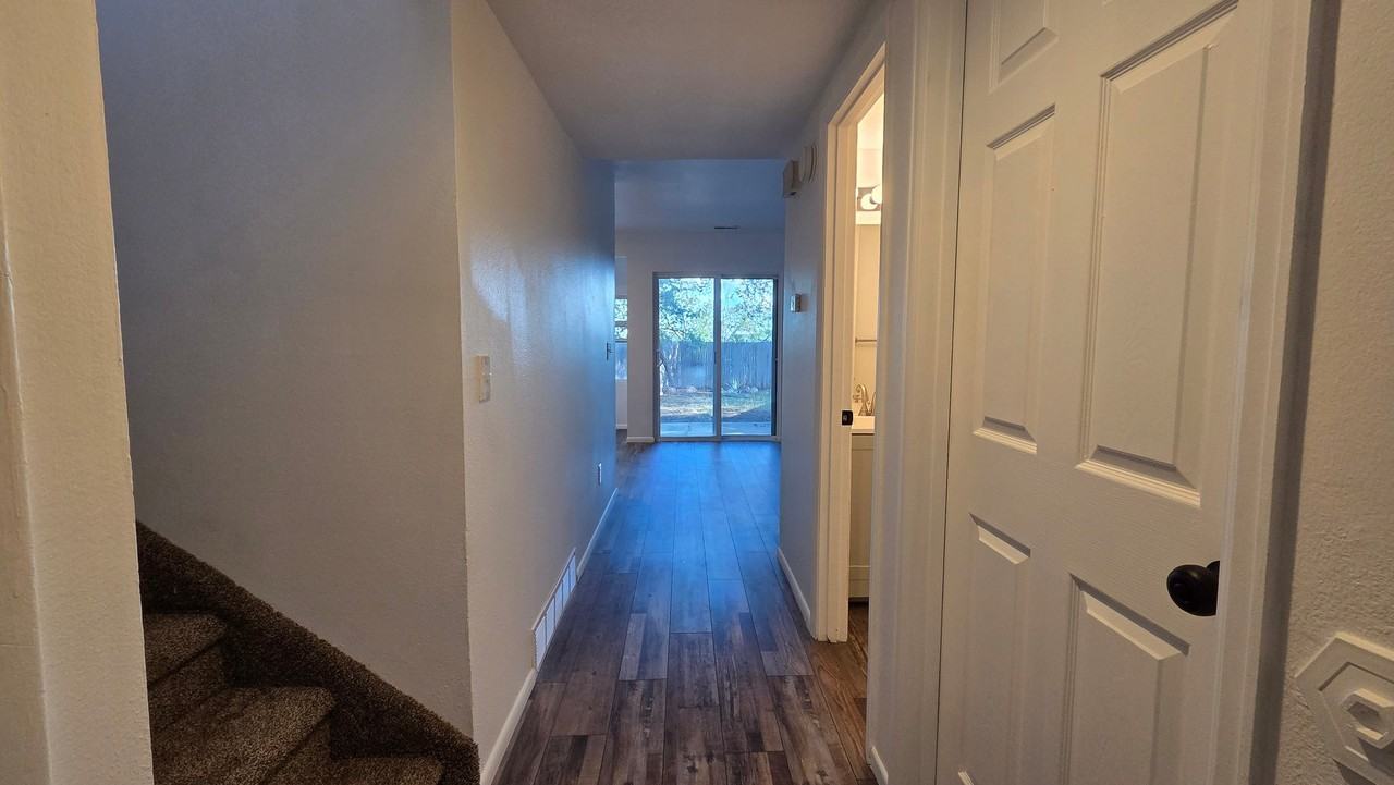 2205 Friendship Cir - Photo 2 of 20