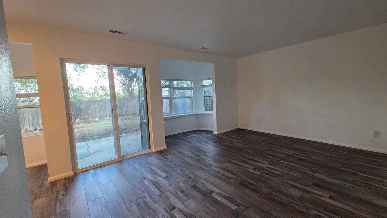 2205 Friendship Cir - Photo 6 of 20