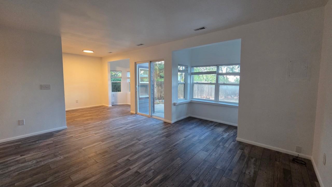 2205 Friendship Cir - Photo 7 of 20