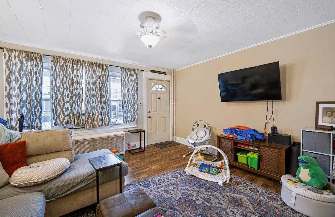 632 N Lafayette St - Photo 4 of 17