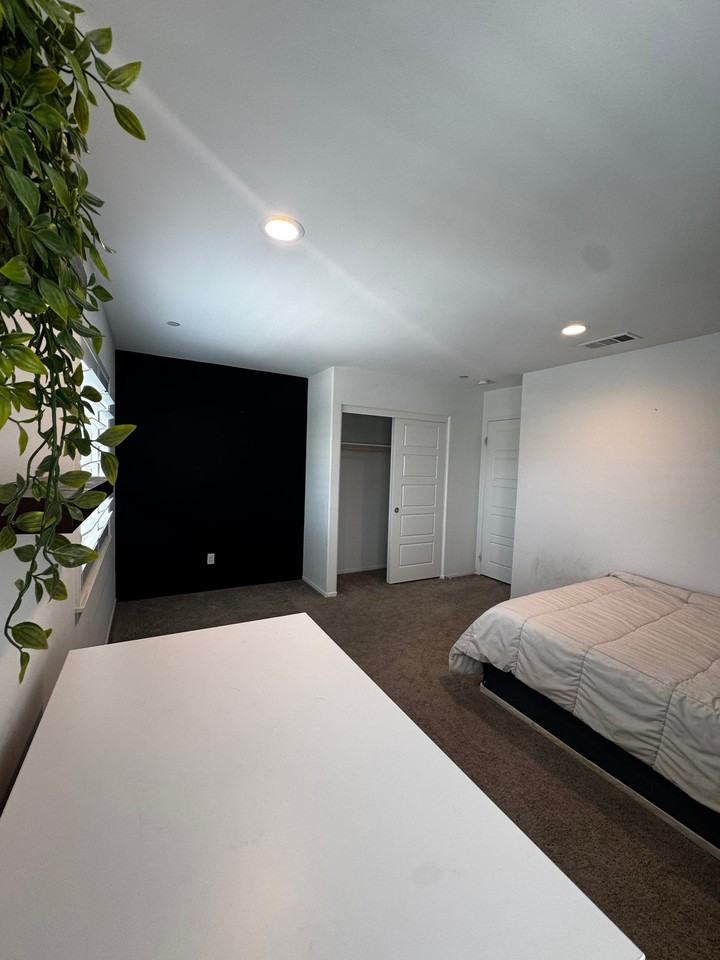 2121 Corridor Park - Photo 2 of 4