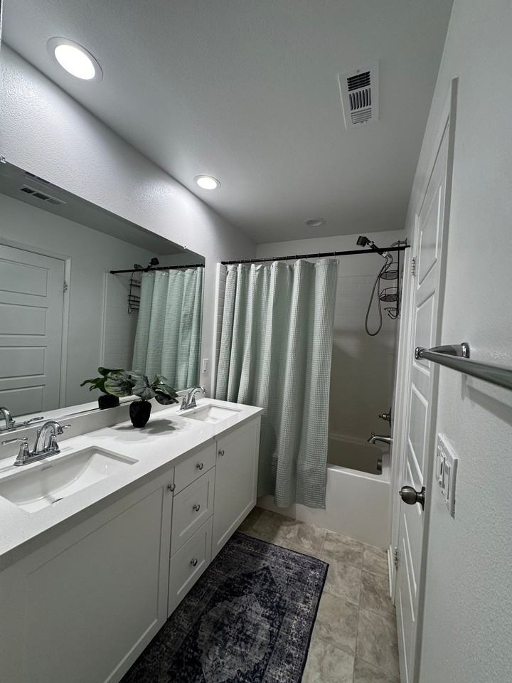 2121 Corridor Park - Photo 3 of 4