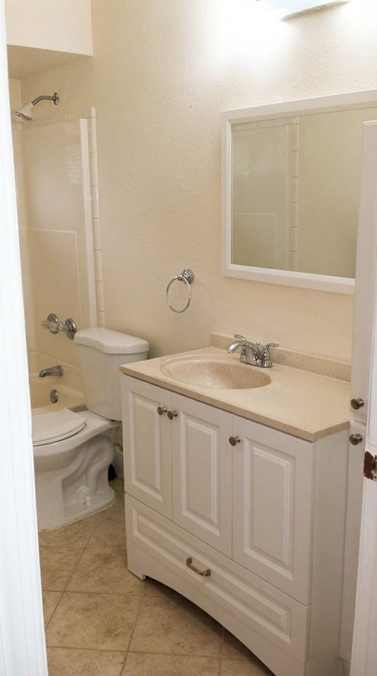 1000 N 74th Ter - Photo 4 of 9