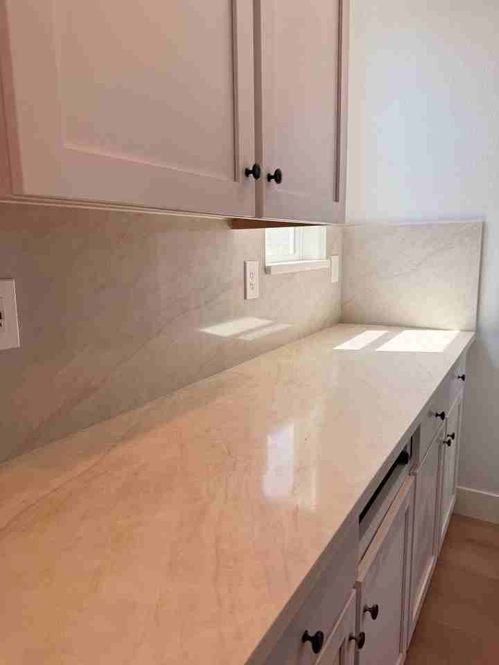 1089 Hopkins St - Photo 2 of 10