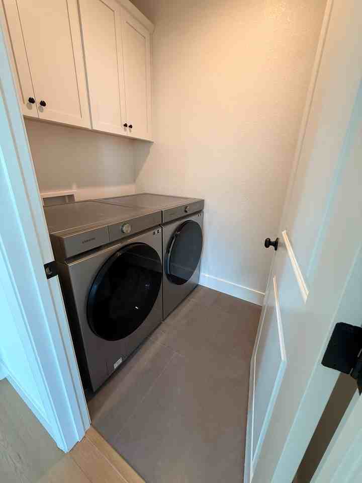 1089 Hopkins St - Photo 6 of 10