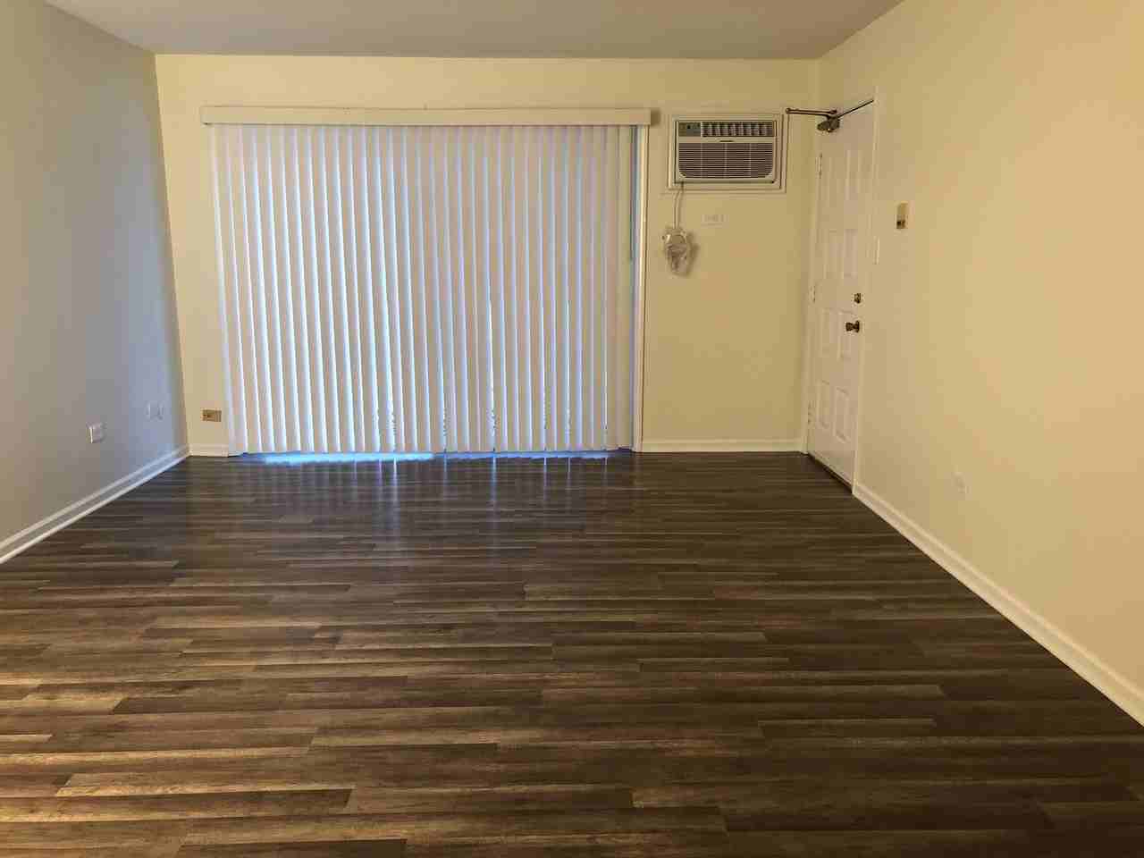 1211 Whispering Hills Ct #1A - Photo 3 of 10