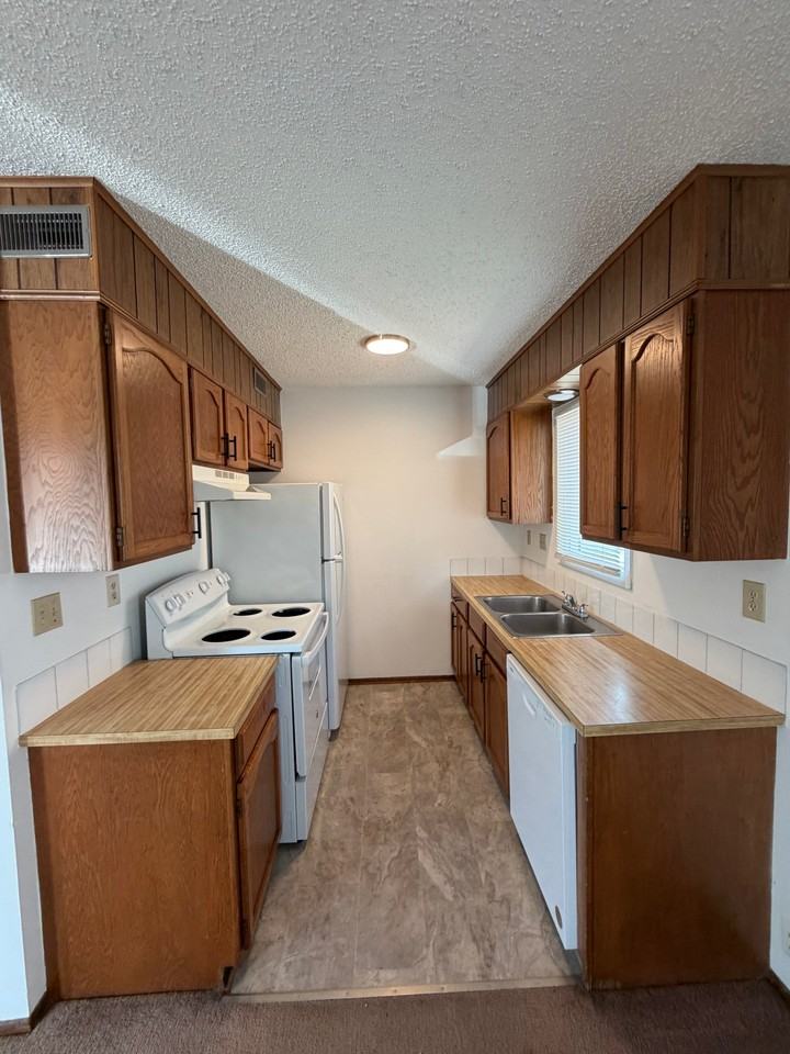 213 N Acadia Ave - Photo 2 of 8