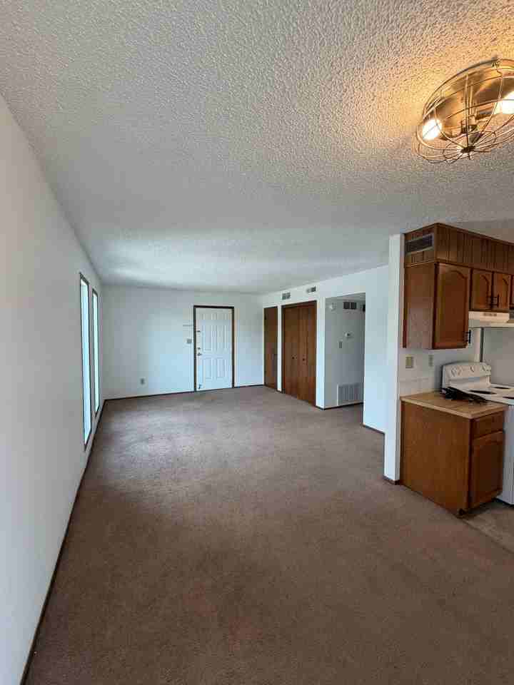 213 N Acadia Ave - Photo 3 of 8