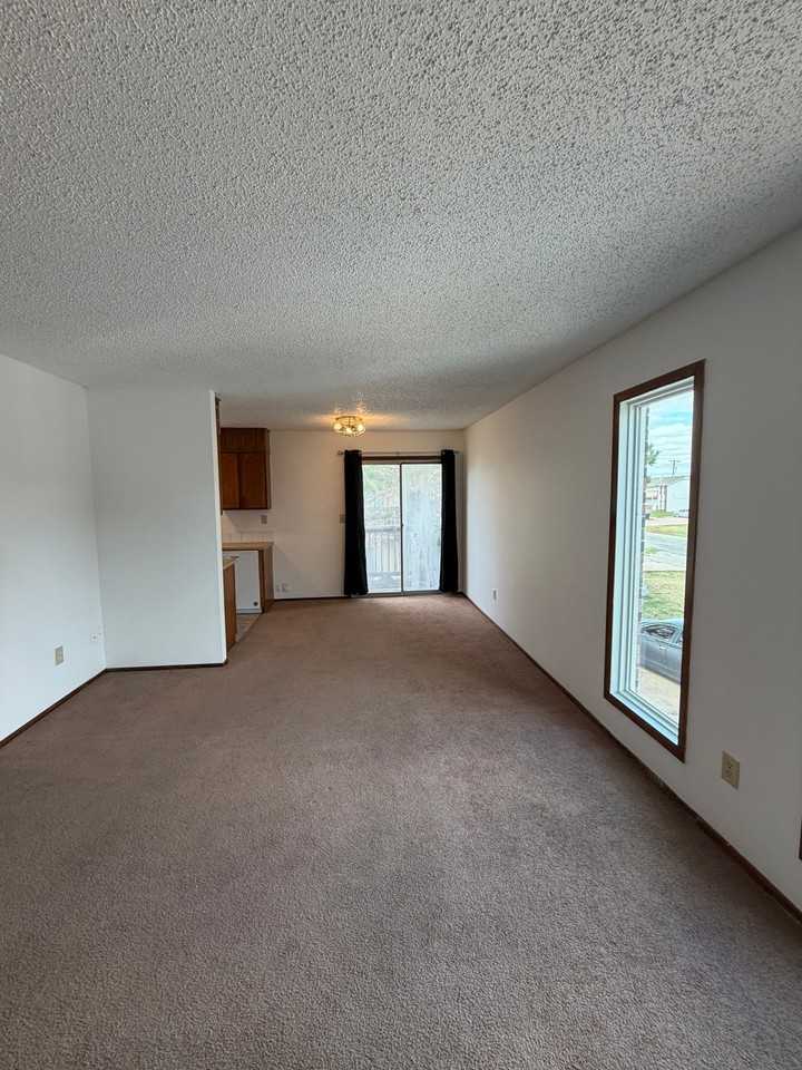 213 N Acadia Ave - Photo 4 of 8